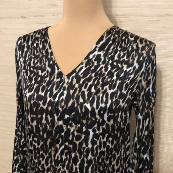 Banana Republic Leopard Print V-Neck Women's Long Sleeve Lightweight Blouse XS - Picture 2 of 8